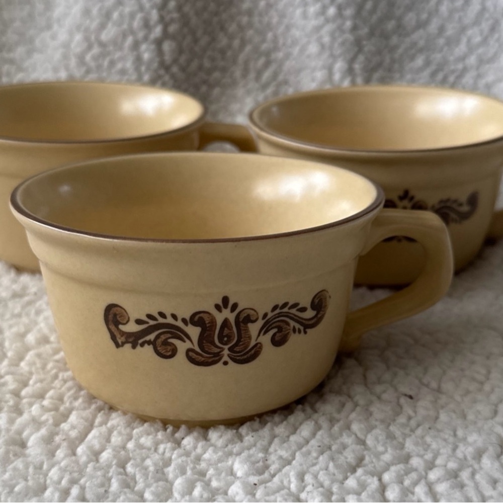 Vintage Pfaltzgraff USA village model #6-1 coffee / tea cups set of 3